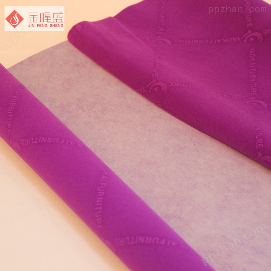 紫红色压花植绒布